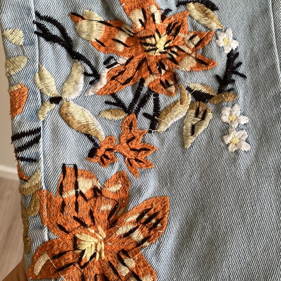 ZAFSI BLINGS Floral Embroidered Mom Jeans - Picture 2 of 10